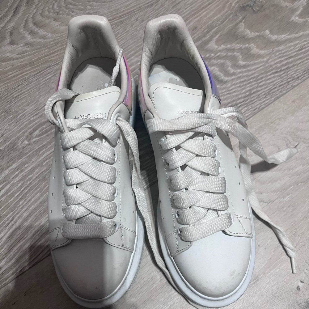 Good condition used twice no box bought from Nordstrom rack